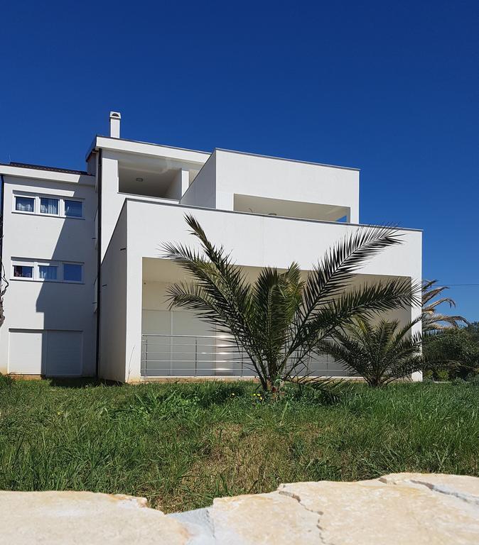 White Residence Accommodation Sukosan Exterior photo